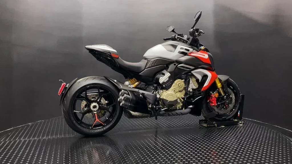 2026 Ducati Diavel V4 RS Livery - Image 2