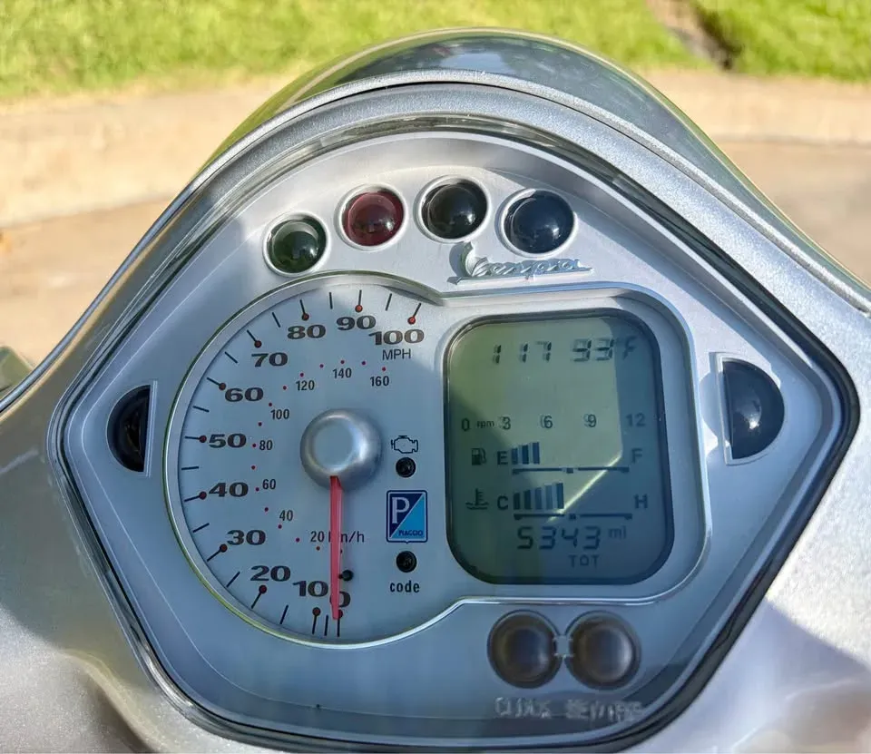 2008 Vespa GTS250 - Image 2