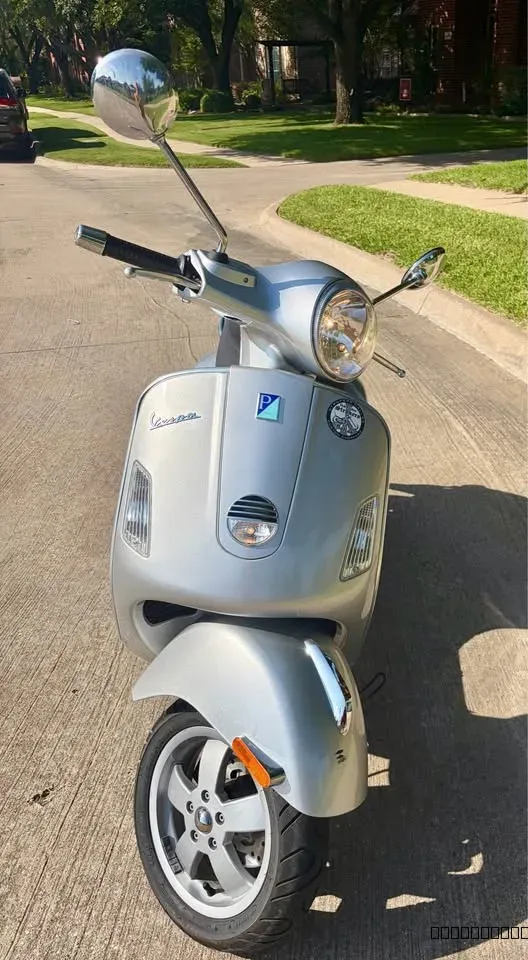 2008 Vespa GTS250 - Image 4
