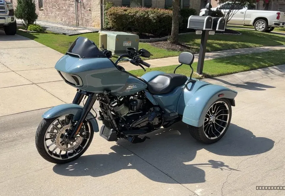 2024 Harley-Davidson Road Glide - Image 2