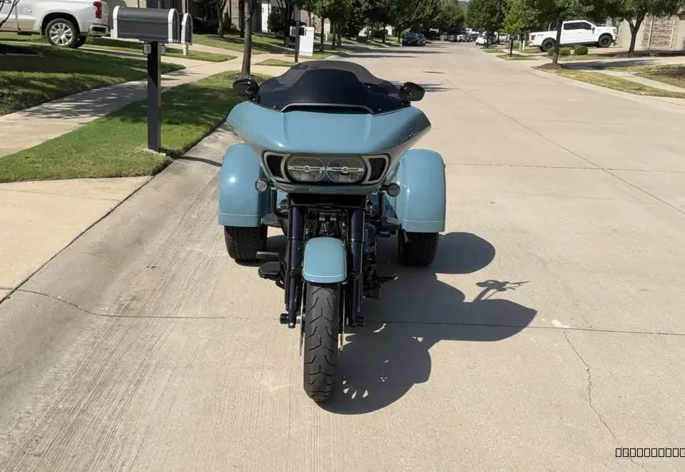 2024 Harley-Davidson Road Glide - Image 3