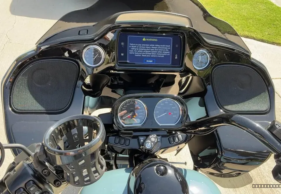 2024 Harley-Davidson Road Glide - Image 4