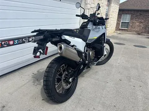 2025 Husqvarna Norden 901 - Image 3