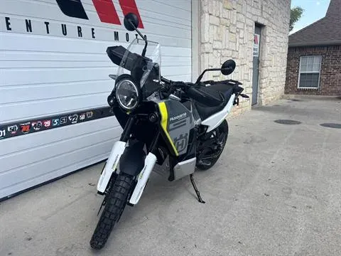 2025 Husqvarna Norden 901 - Image 6
