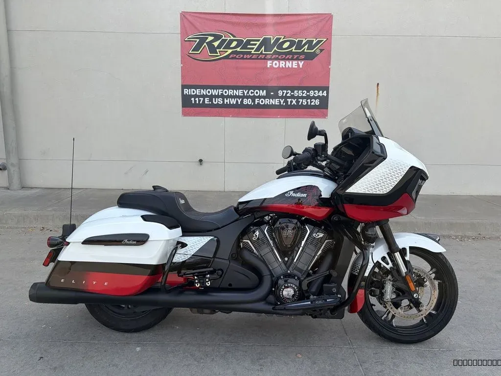 2025 Indian Motorcycle® Challenger® Elite White Crystal - Image 2