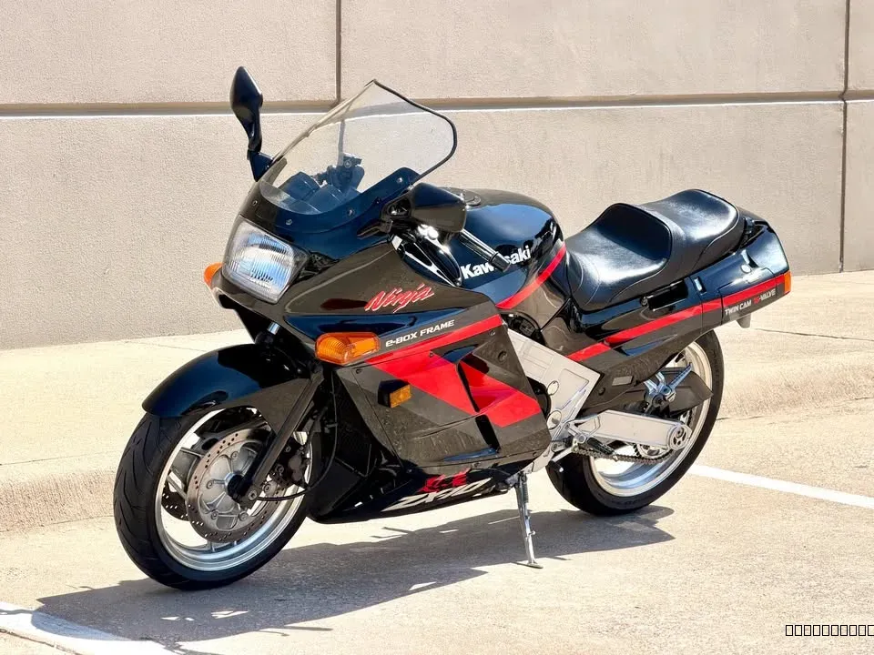 1990 Kawasaki zx-10 - Image 4